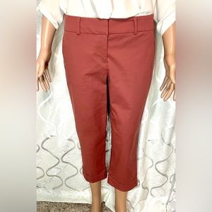 Ann Taylor Salmon Colored Capri’s Size 4 Petite Like New